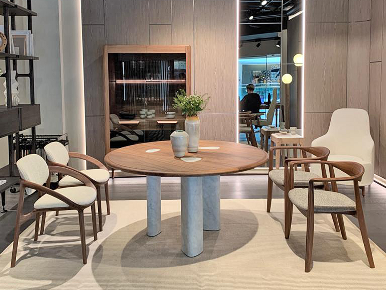 Osmose Round Dining Table