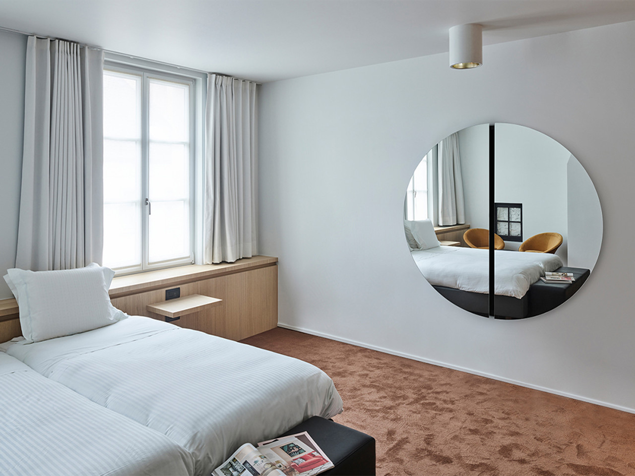 Luna Black Round Mirror