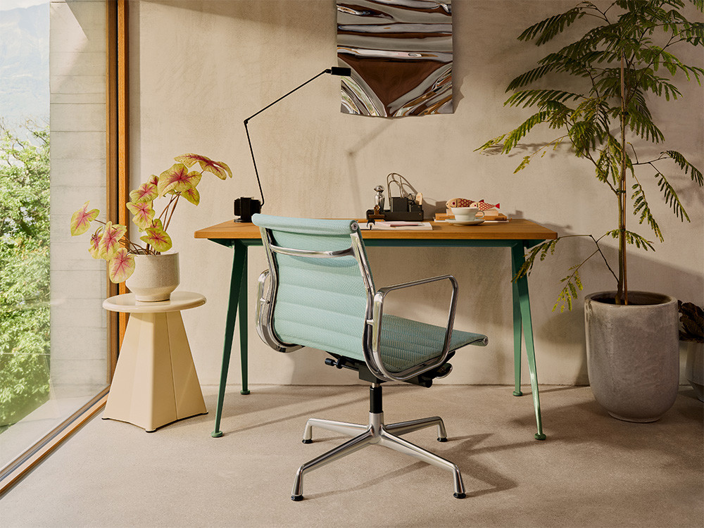 Eames Aluminium EA 131/132 Office Chair