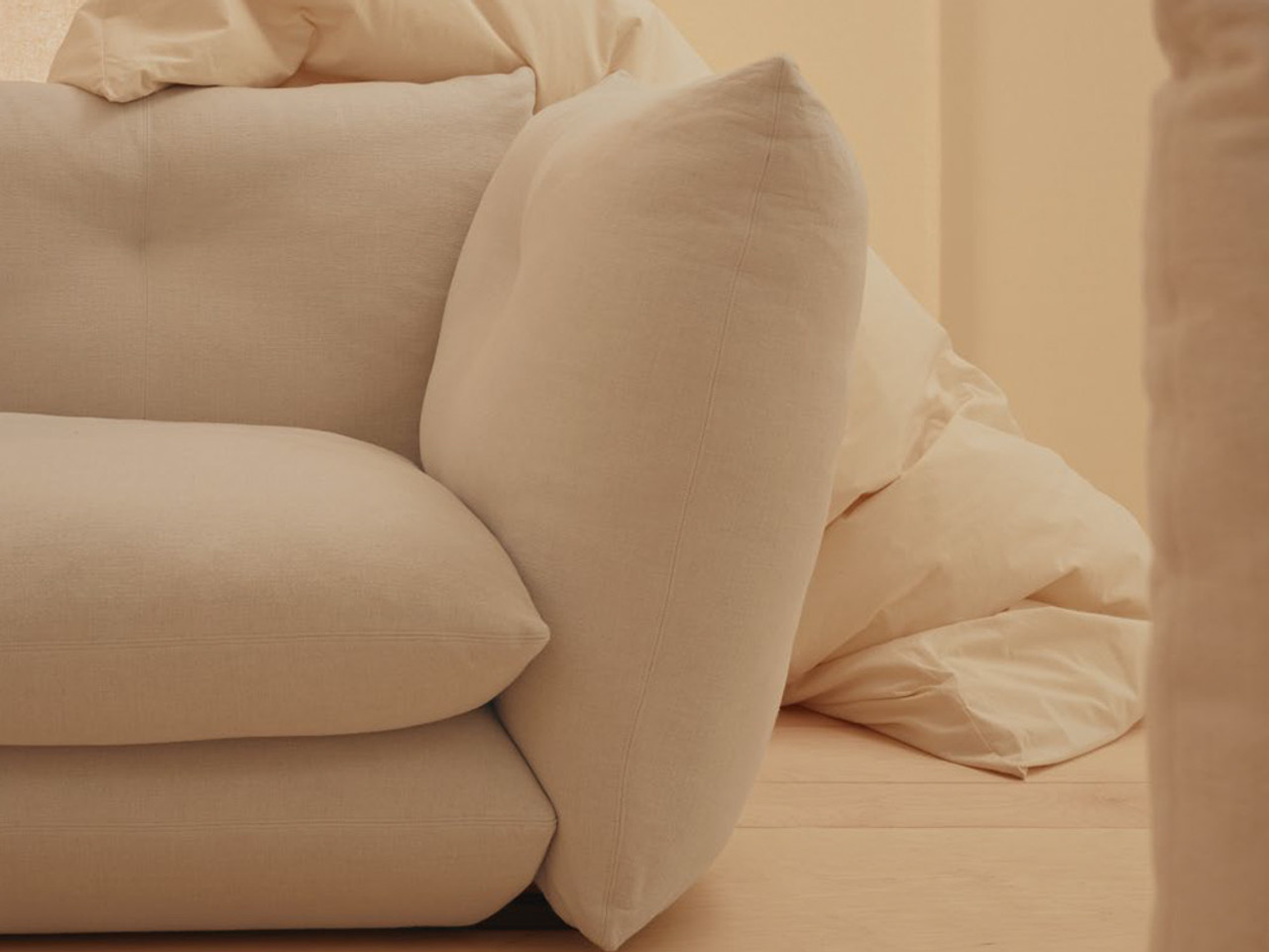 Perron Pillo Sofa
