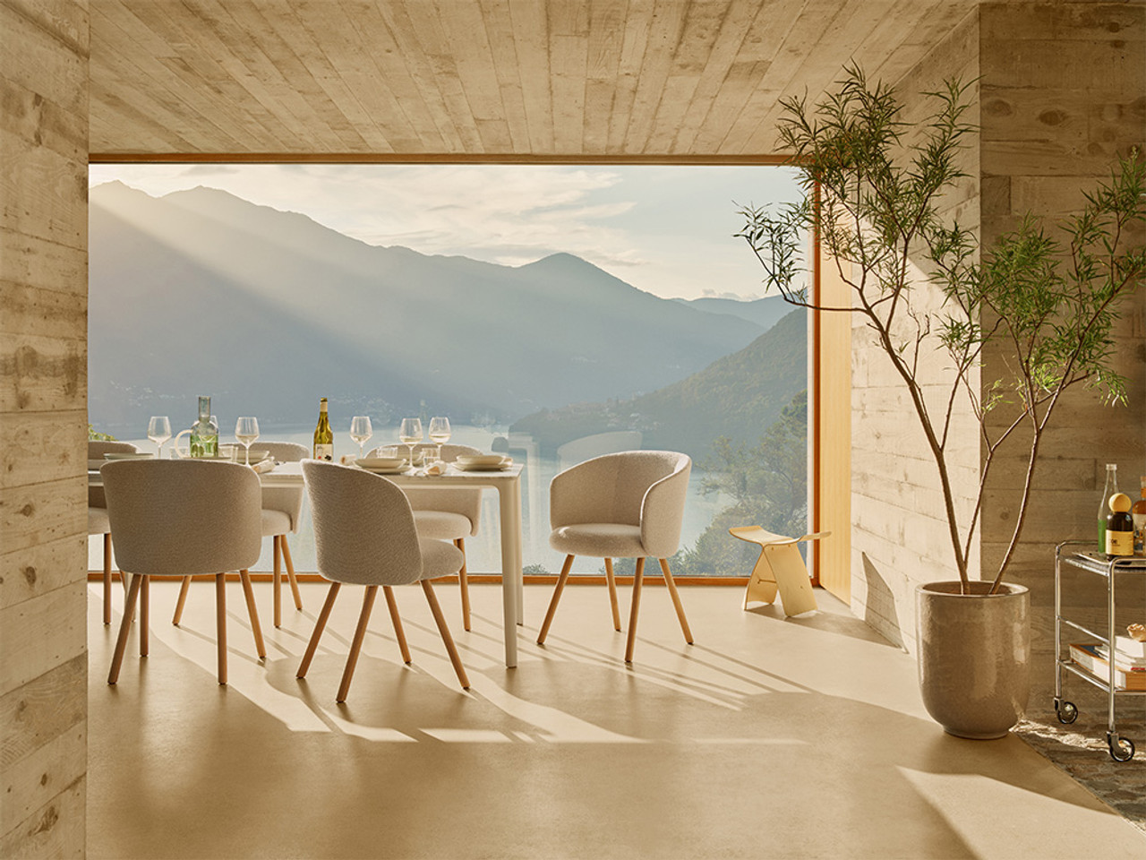 Plate Dining Table