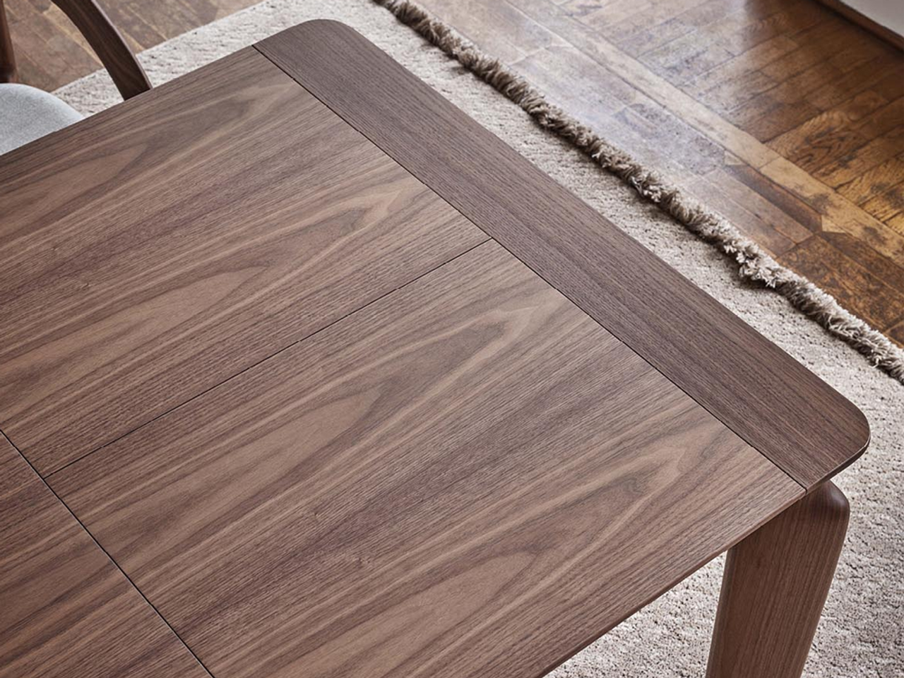 Amphora Extendable Dining Table