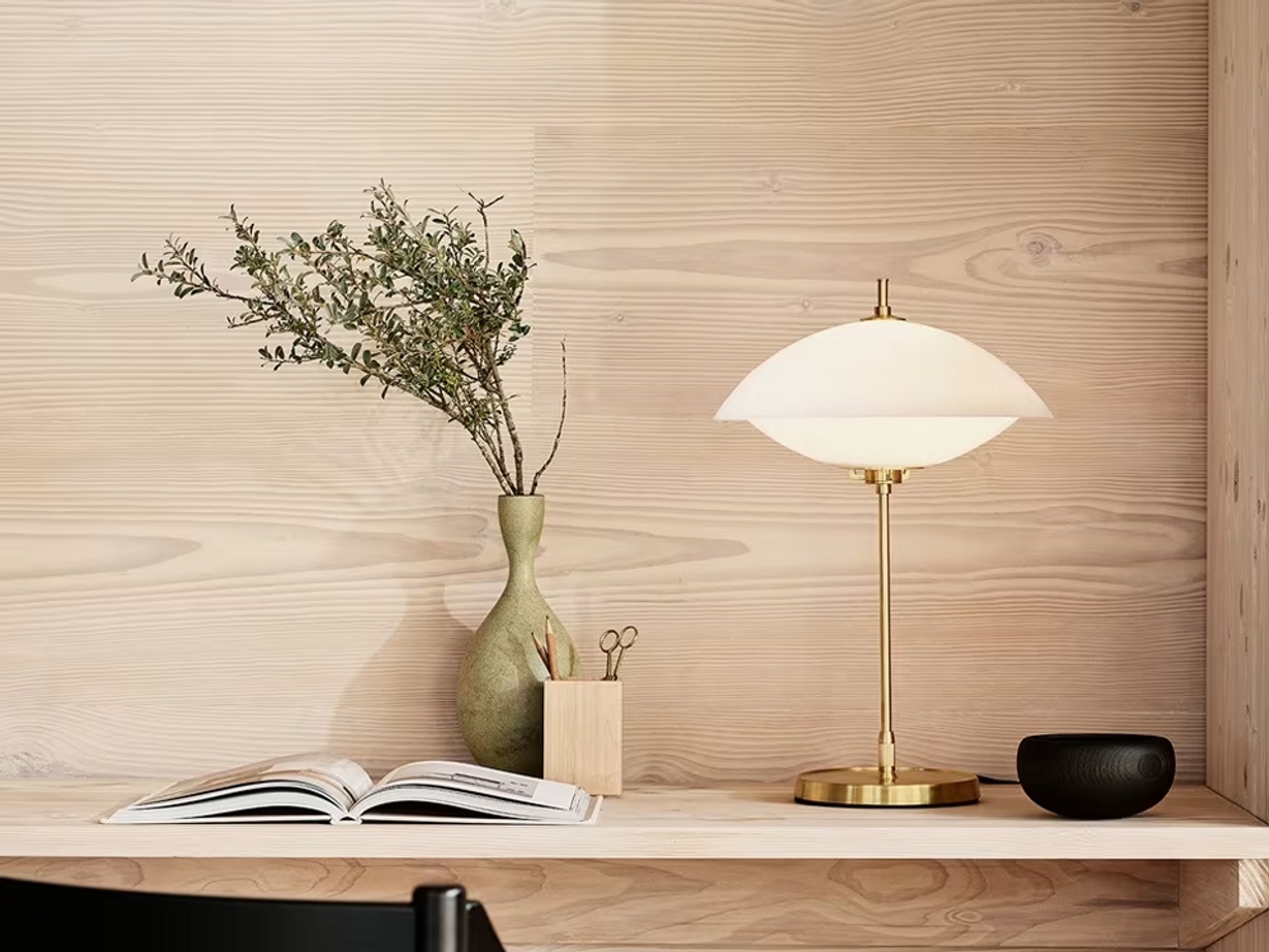 Clam Table Lamp