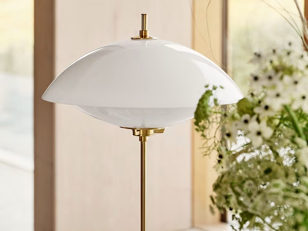 Clam Table Lamp