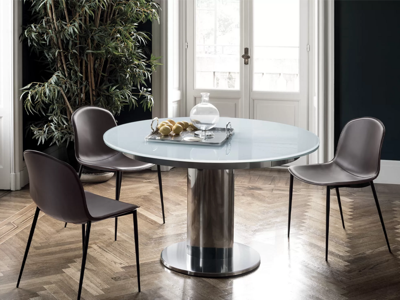 Giro Dining Table