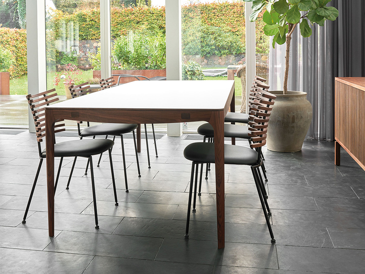 GM 3700 Ro Extendable Dining Table