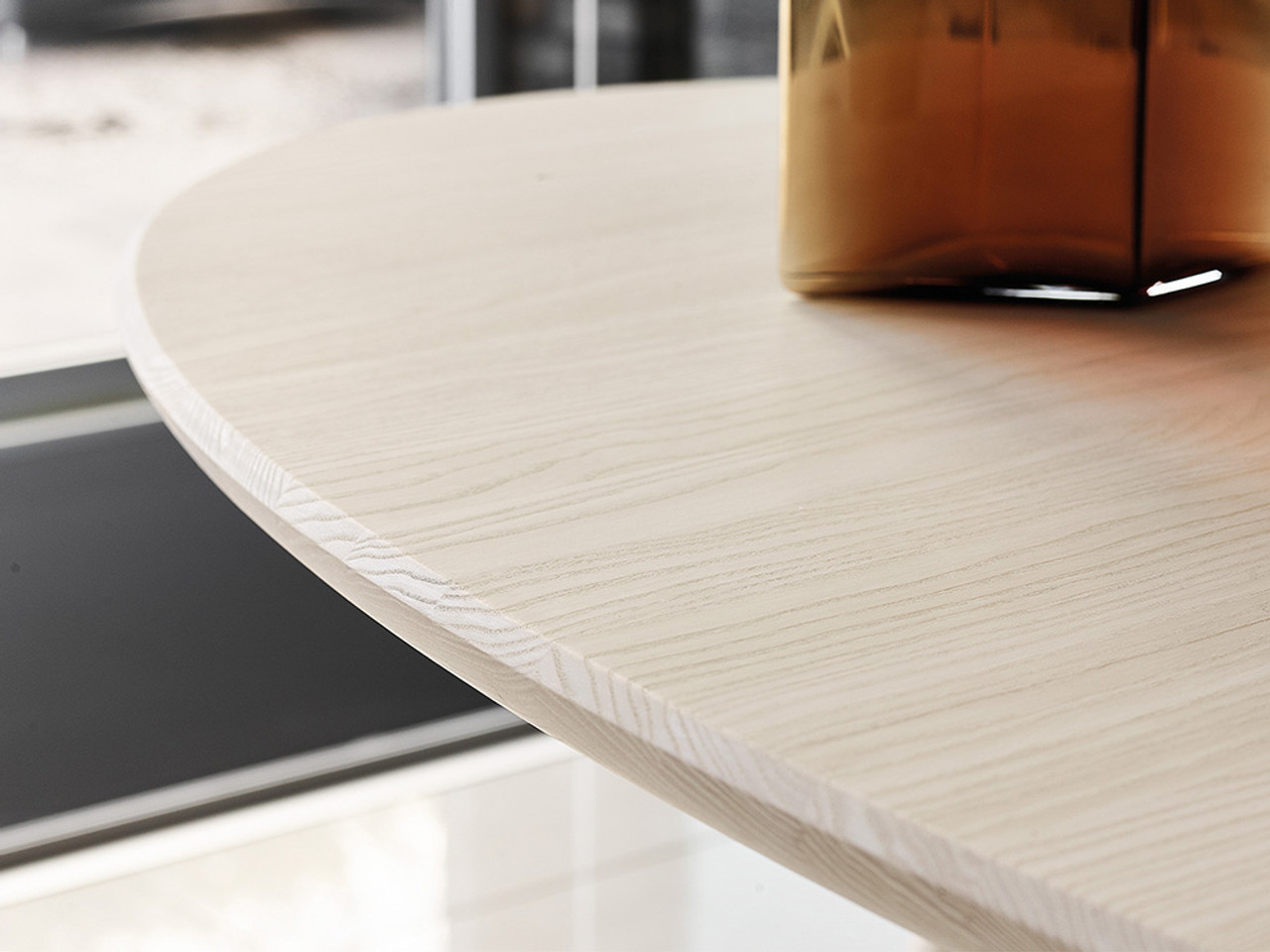 GM 3982 Edge Round Extendable Dining Table