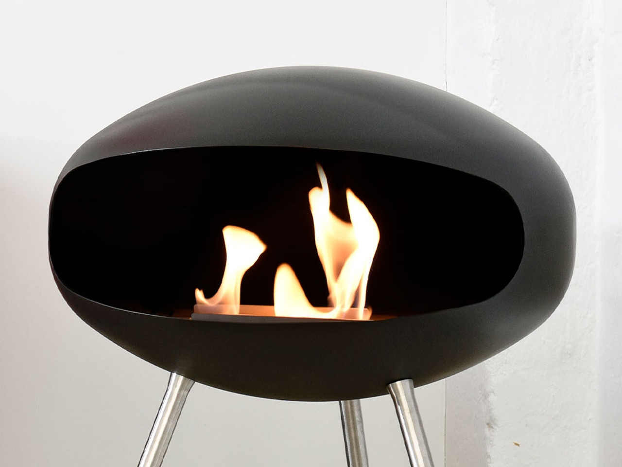 Cocoon Fires Terra Standing Cocoon Fireplace Black by Federico Otero