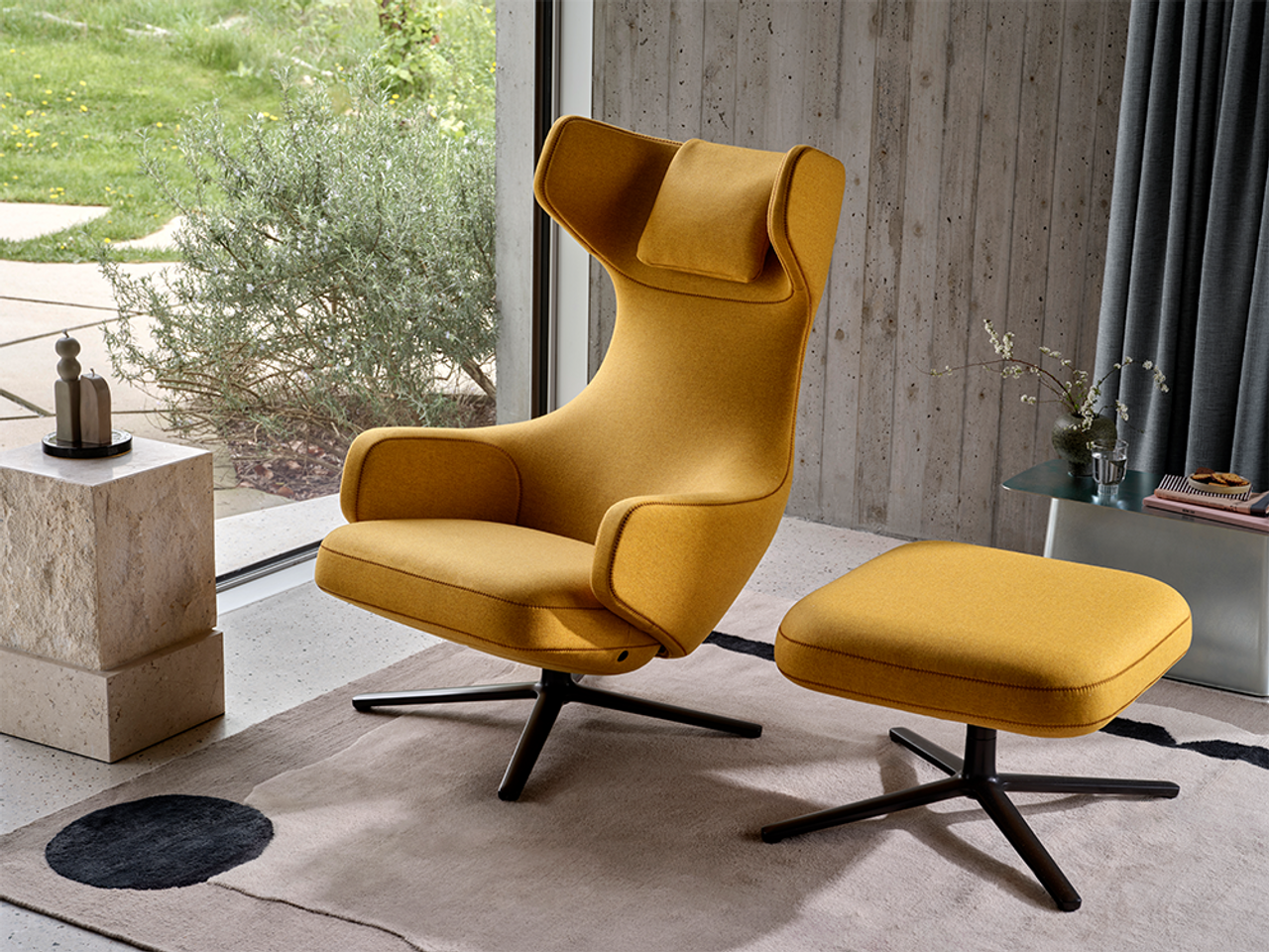 Grand Repos Lounge Chair & Ottoman