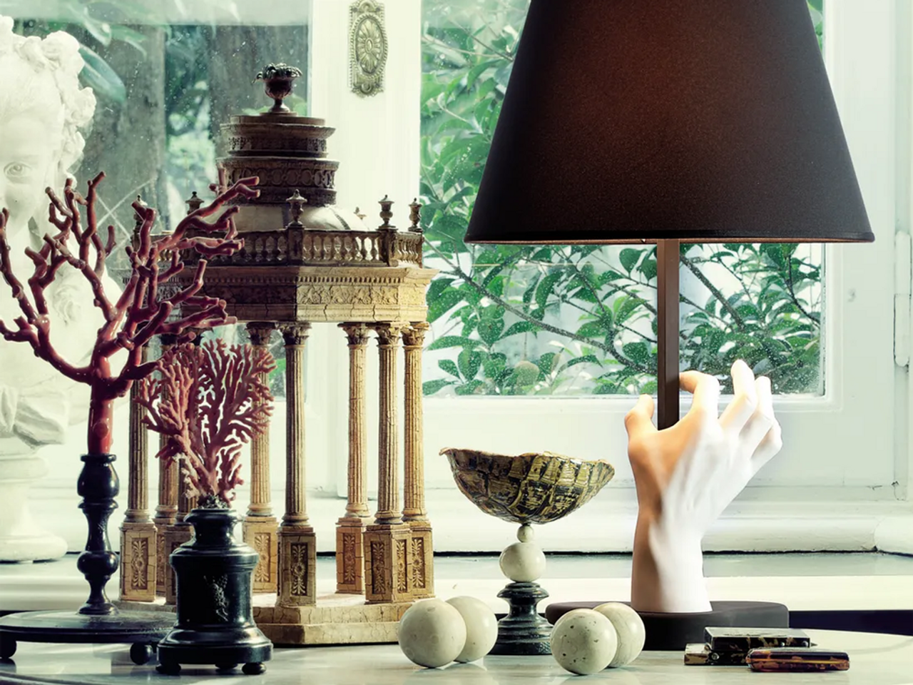 Mano Table Lamp