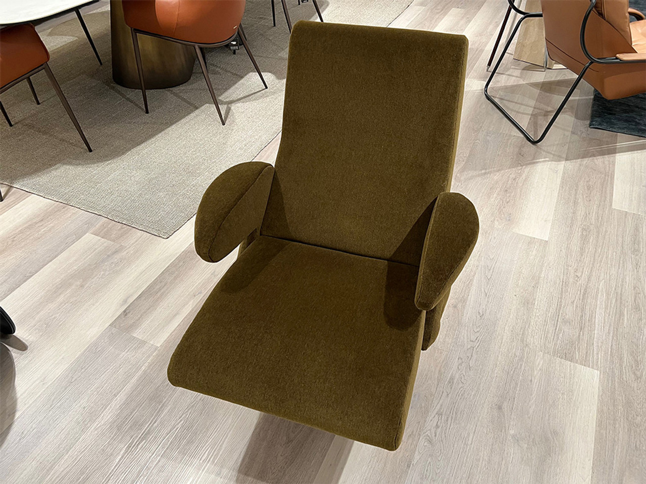 Delfino Armchair - Galvanic Gold
