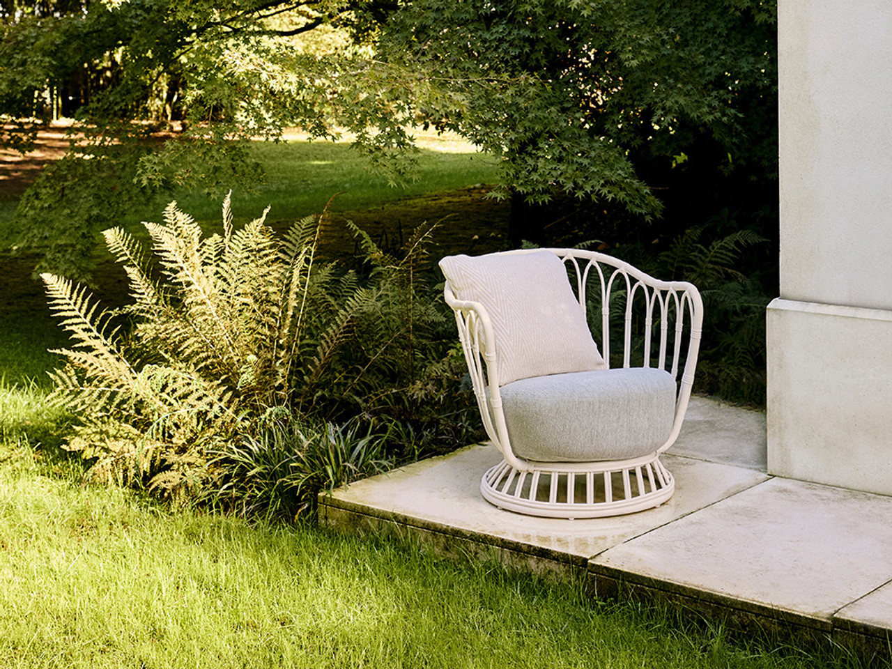 Grace Outdoor Lounge Chair
