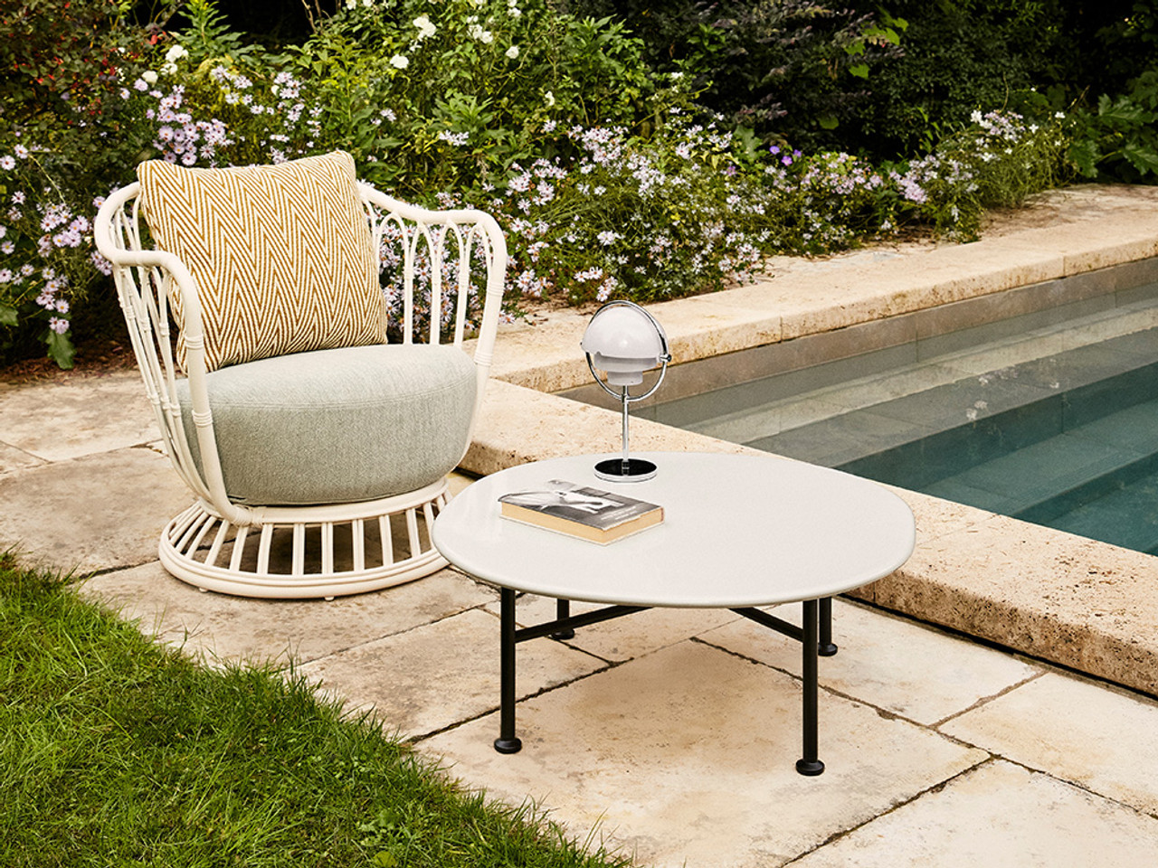 Grace Outdoor Lounge Chair