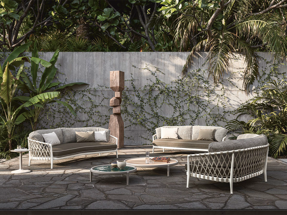 Erica '25 Coffee Table