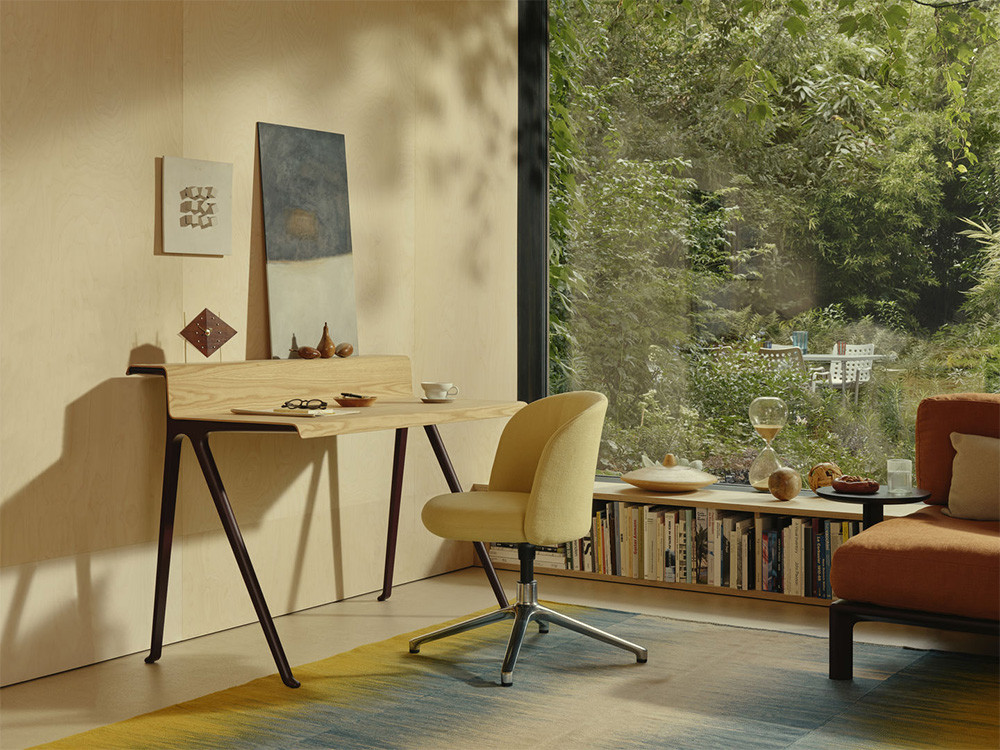 Courier Desk