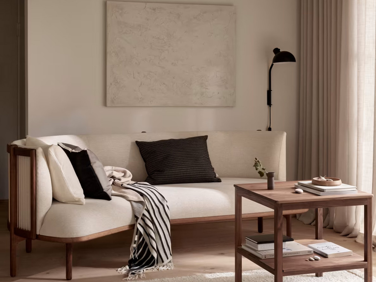 MO300 Wall Light