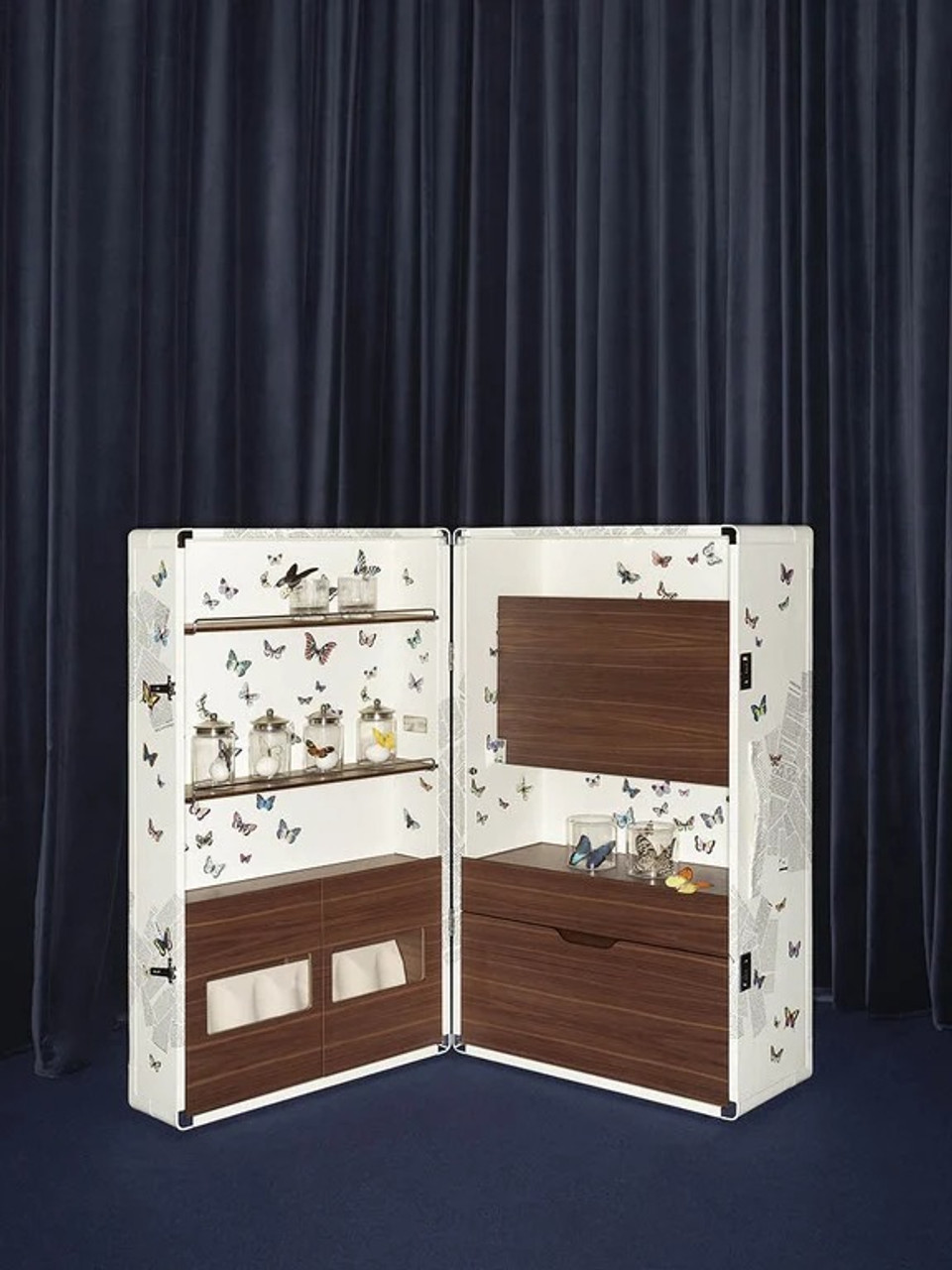 Isidoro Ultime Notizie Drinks Cabinet