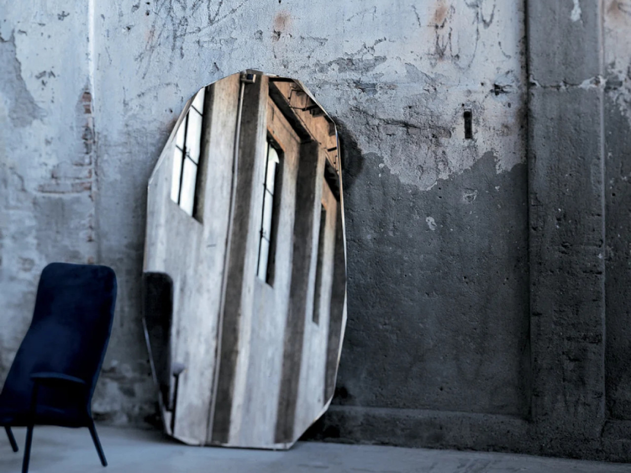 Kooh-I-Noor Standing Mirror - Quickship