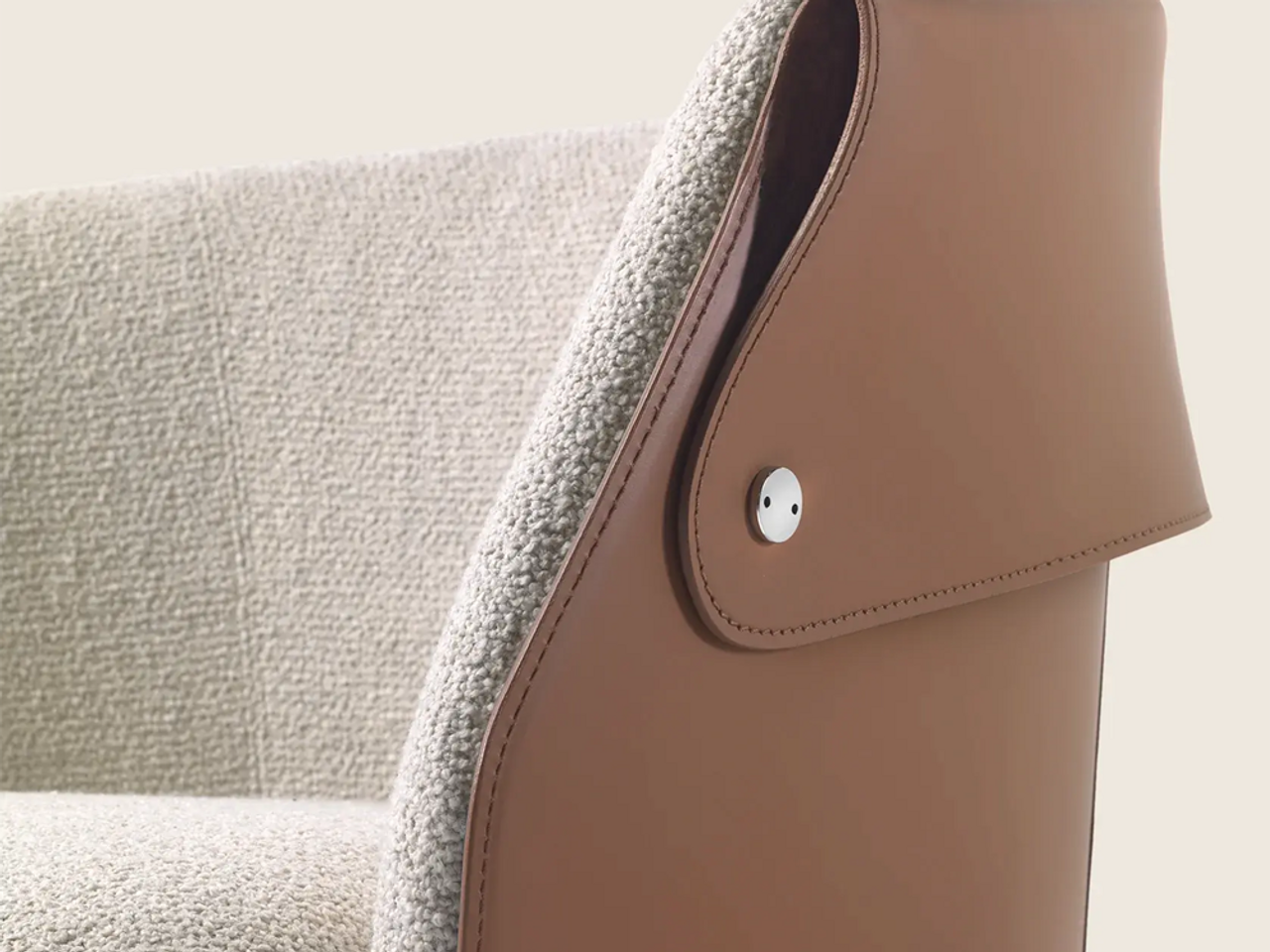 Ozzy Lounge Chair