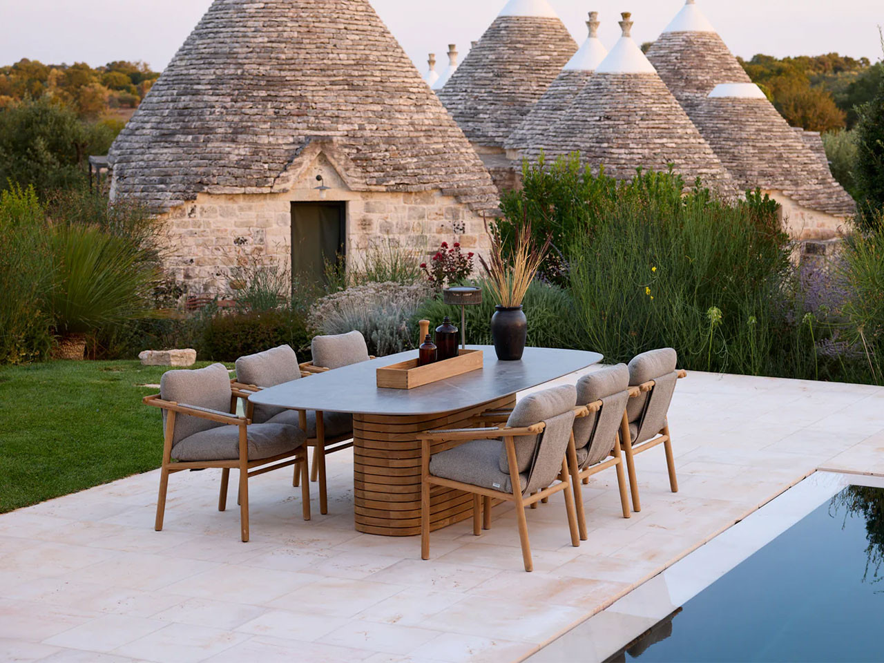 Mellow Outdoor Dining Table