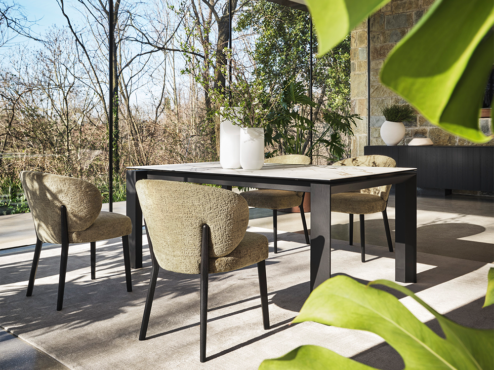Omnia Extendable Dining Table