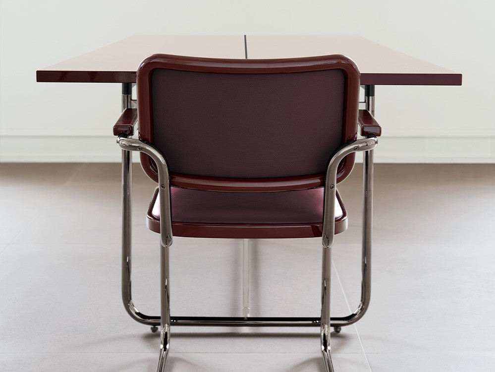 S 1070 Serious Dining Table