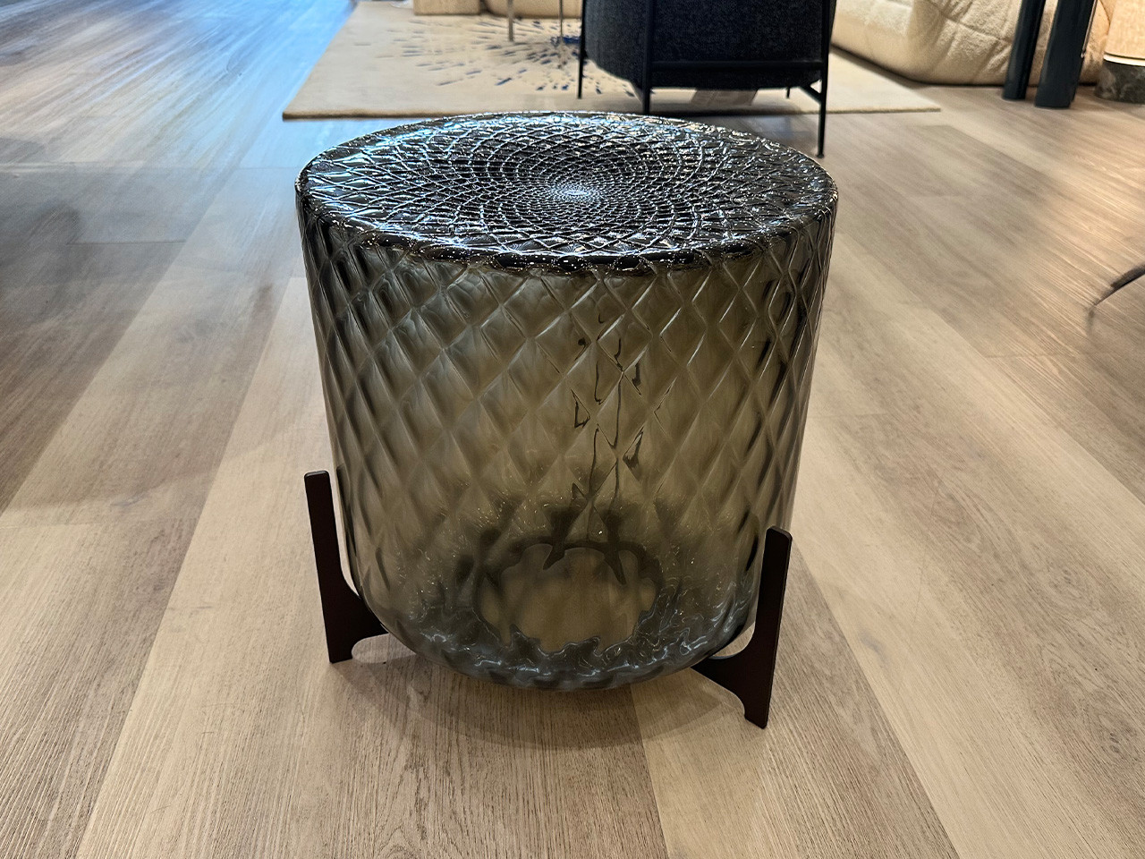 Dodo Side Table dia 41.5 cm - Fumé Artistic Glass