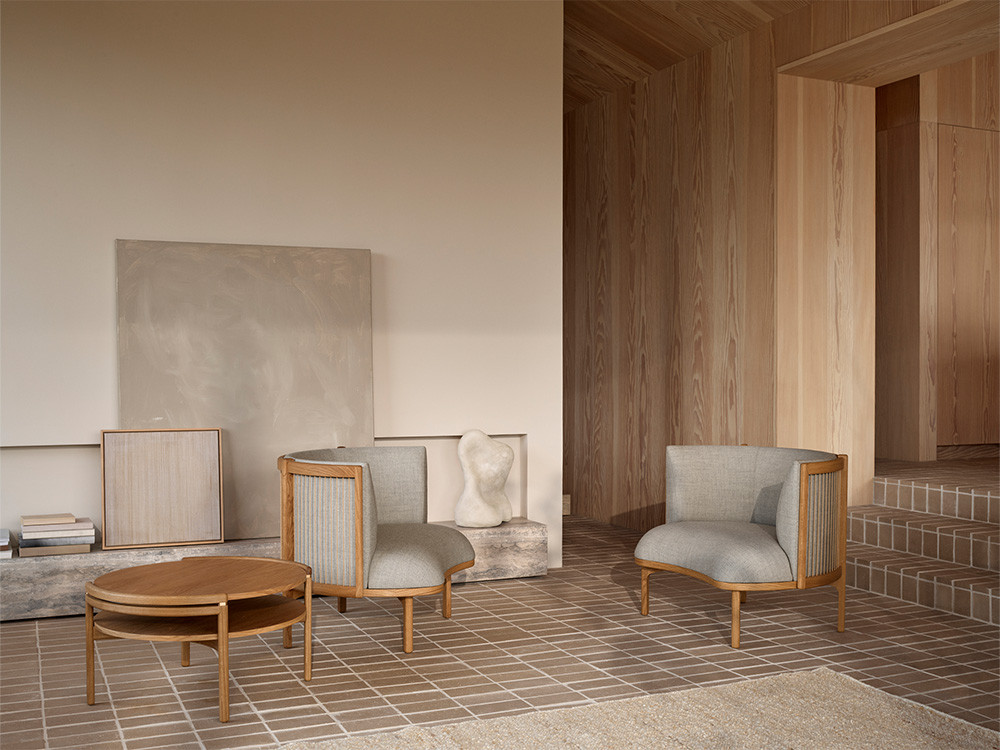 RF1904 Sideways Lounge Chair