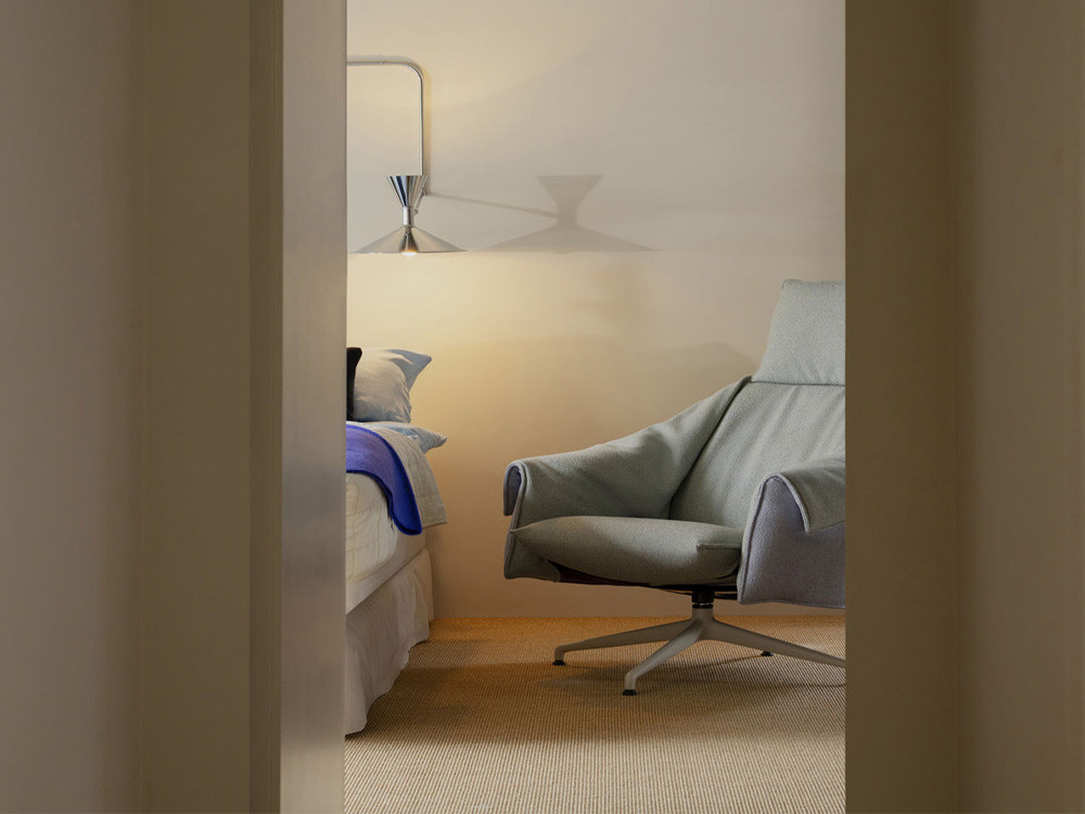 Bascule Highback Lounge Chair - Star Base
