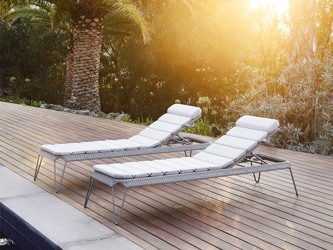Breeze Sunbed