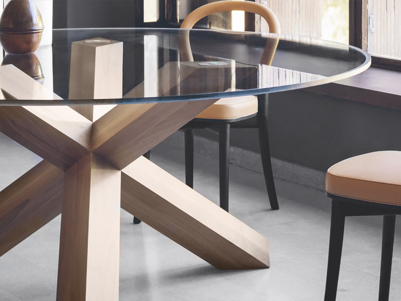 Cassina Rotonda Table by Mario Bellini