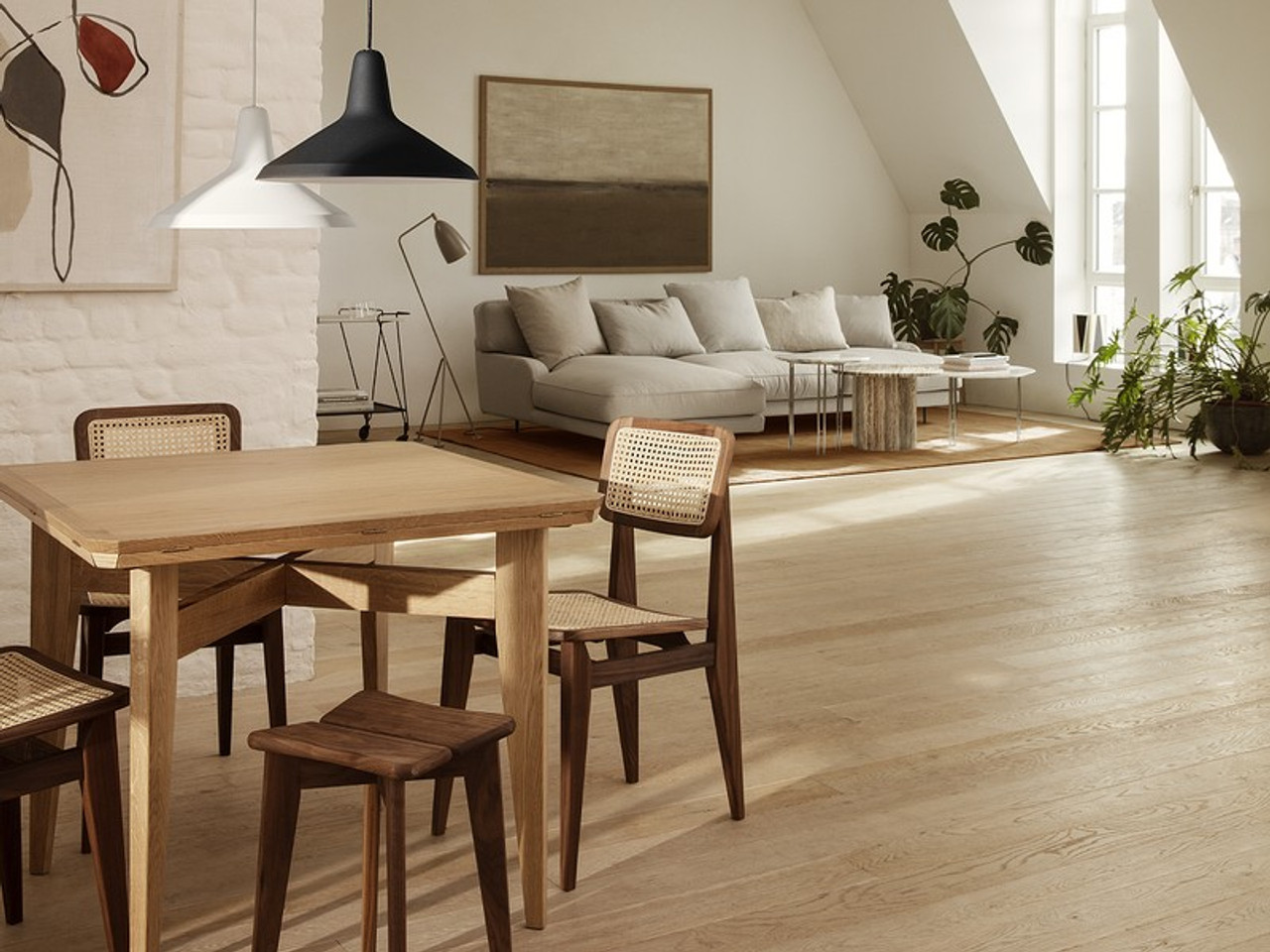 B-Table Dining Table - Pivoting Extendable Top