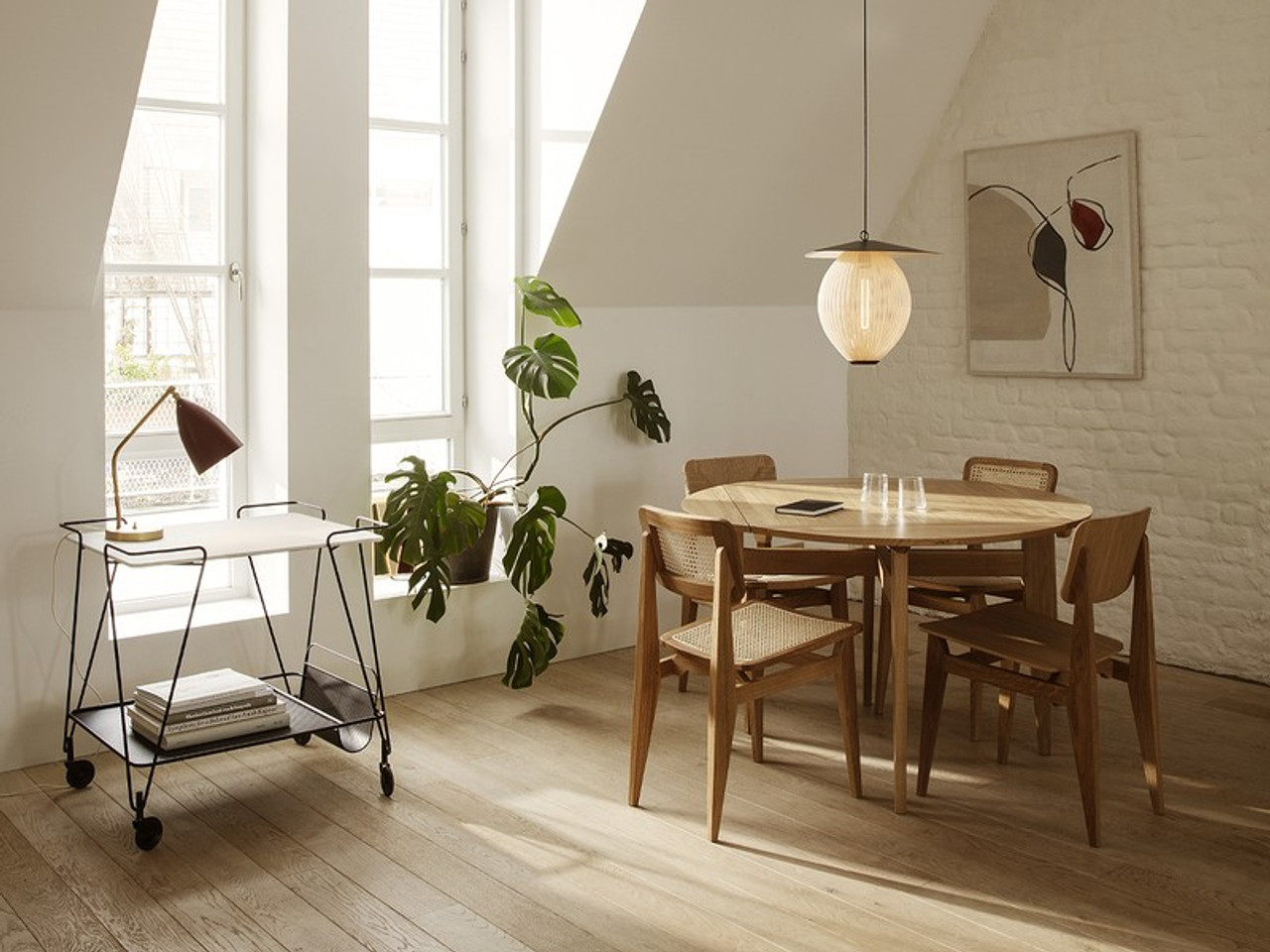 B-Table Dining Table - Pivoting Extendable Top