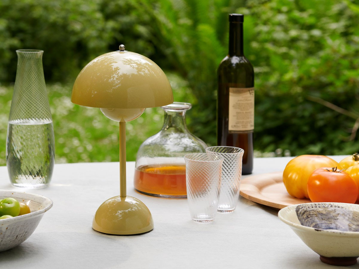 Flowerpot VP9 Portable Table Lamp