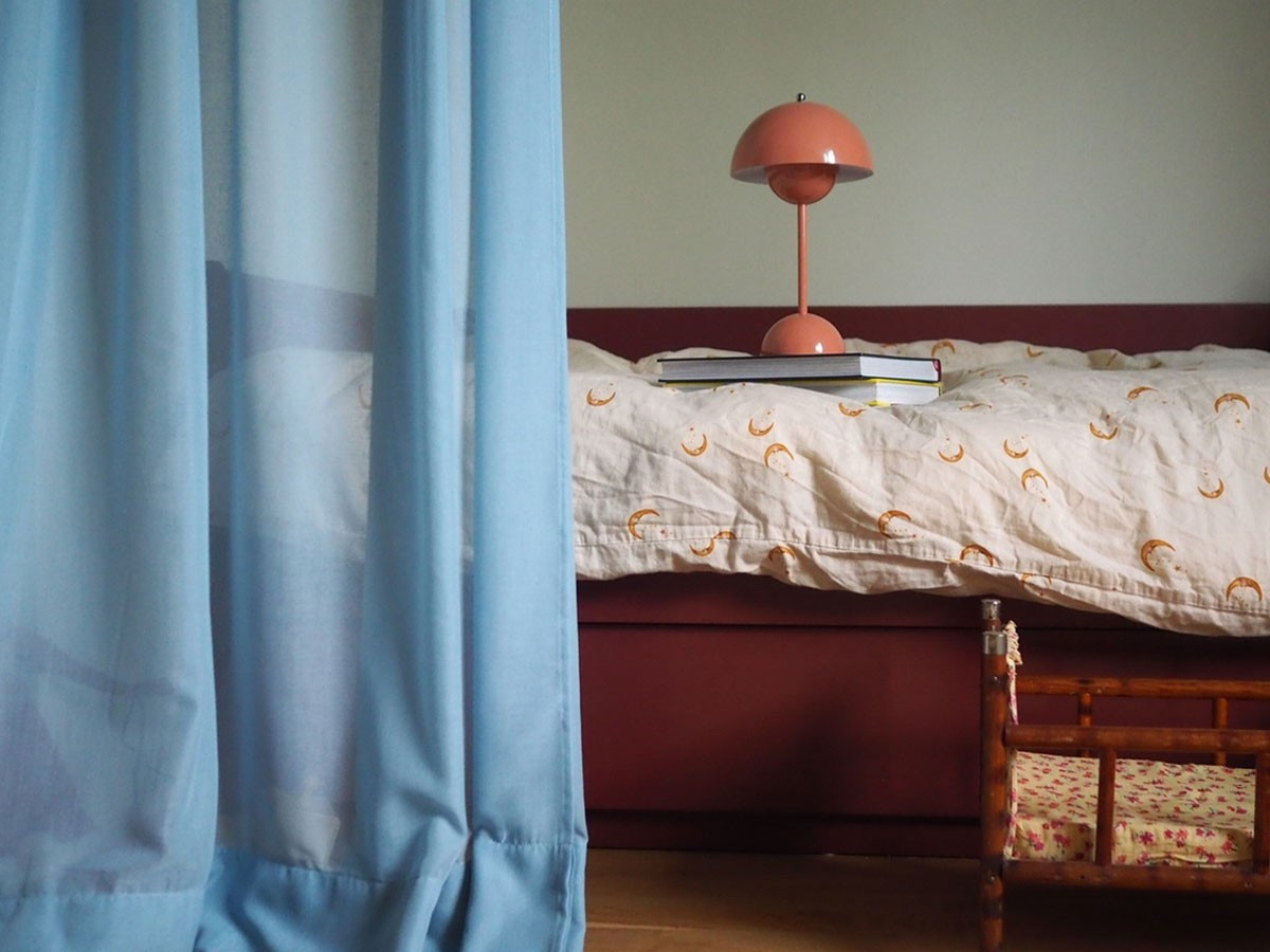 Flowerpot VP9 Portable Table Lamp