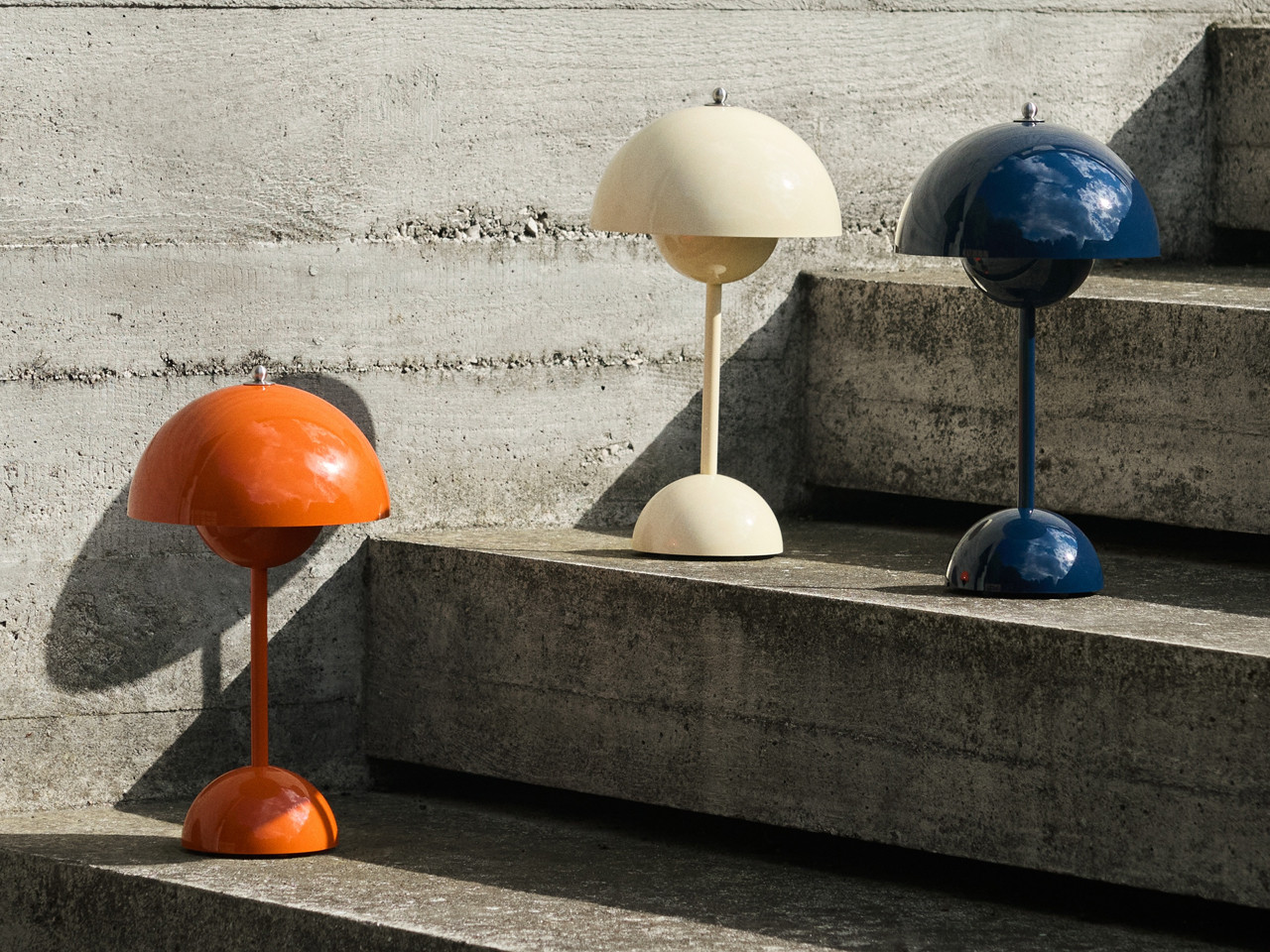 Flowerpot VP9 Portable Table Lamp