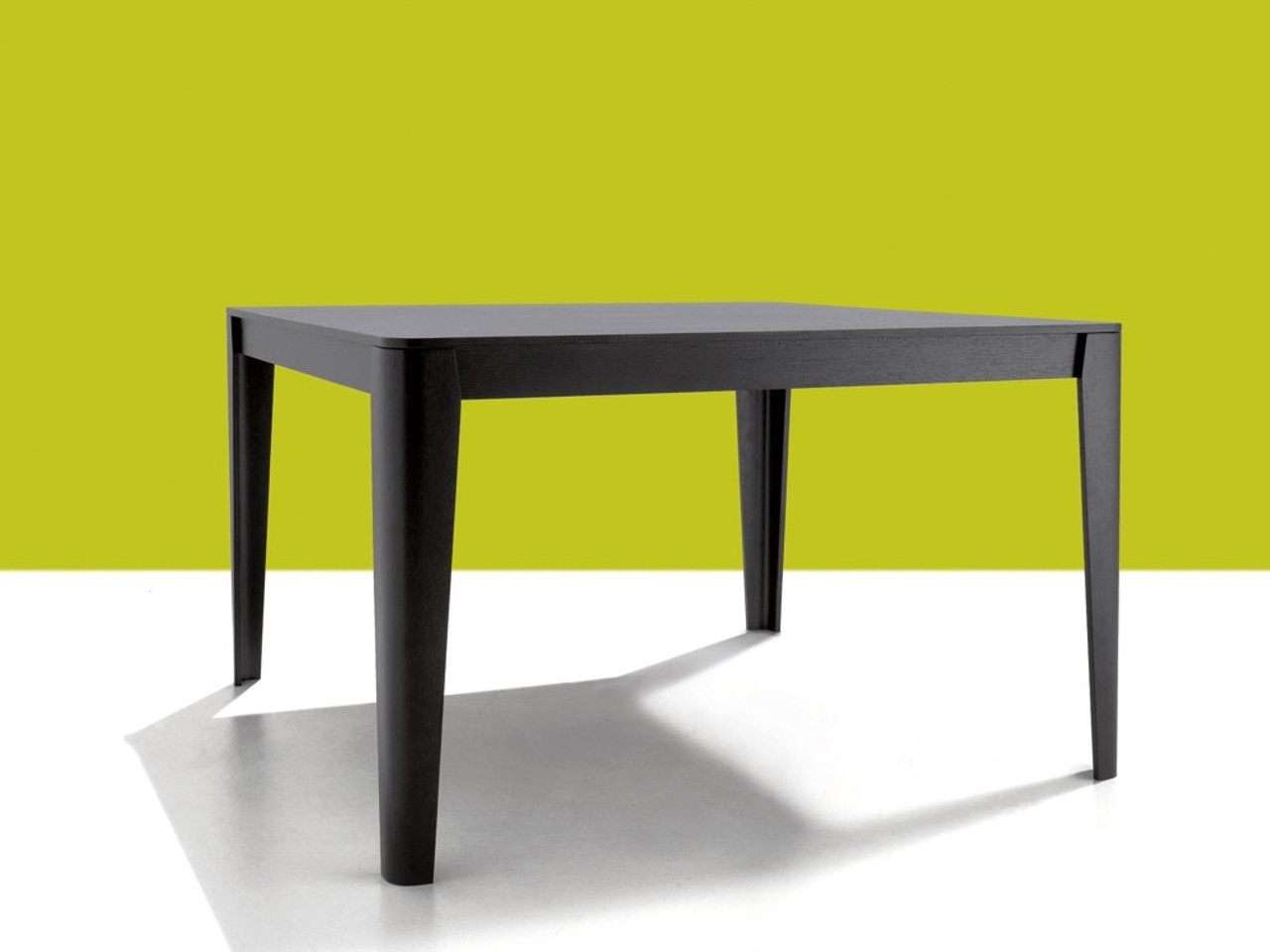 Agapecasa Compensato Dining Table