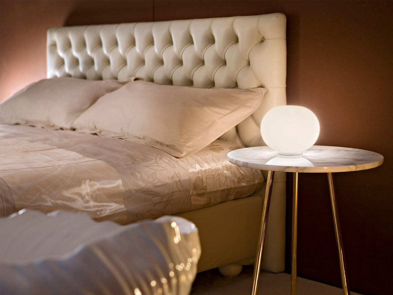 Glo-Ball Basic Table Lamp