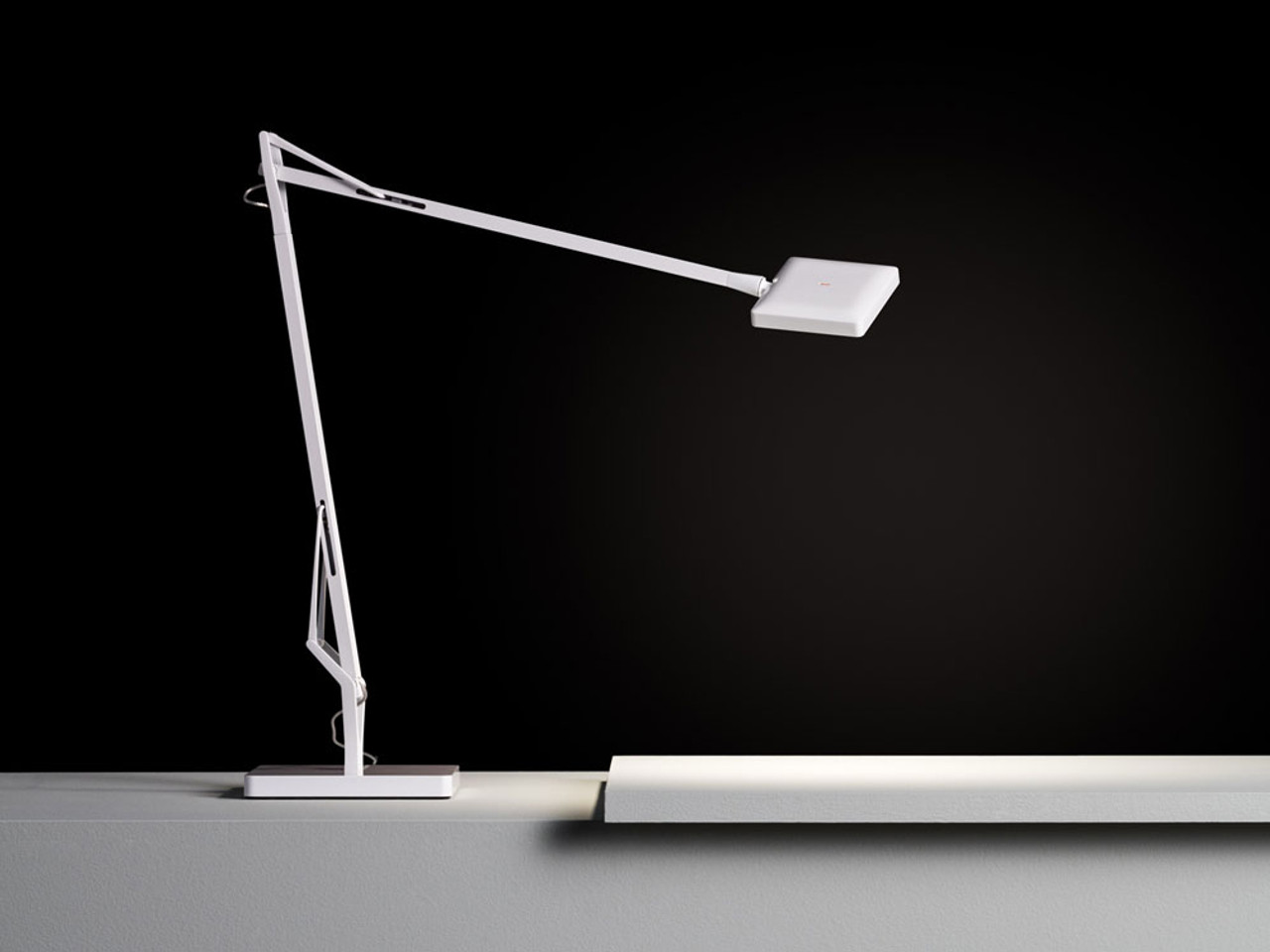 Flos Kelvin Edge Table Lamp by Antonio Citterio