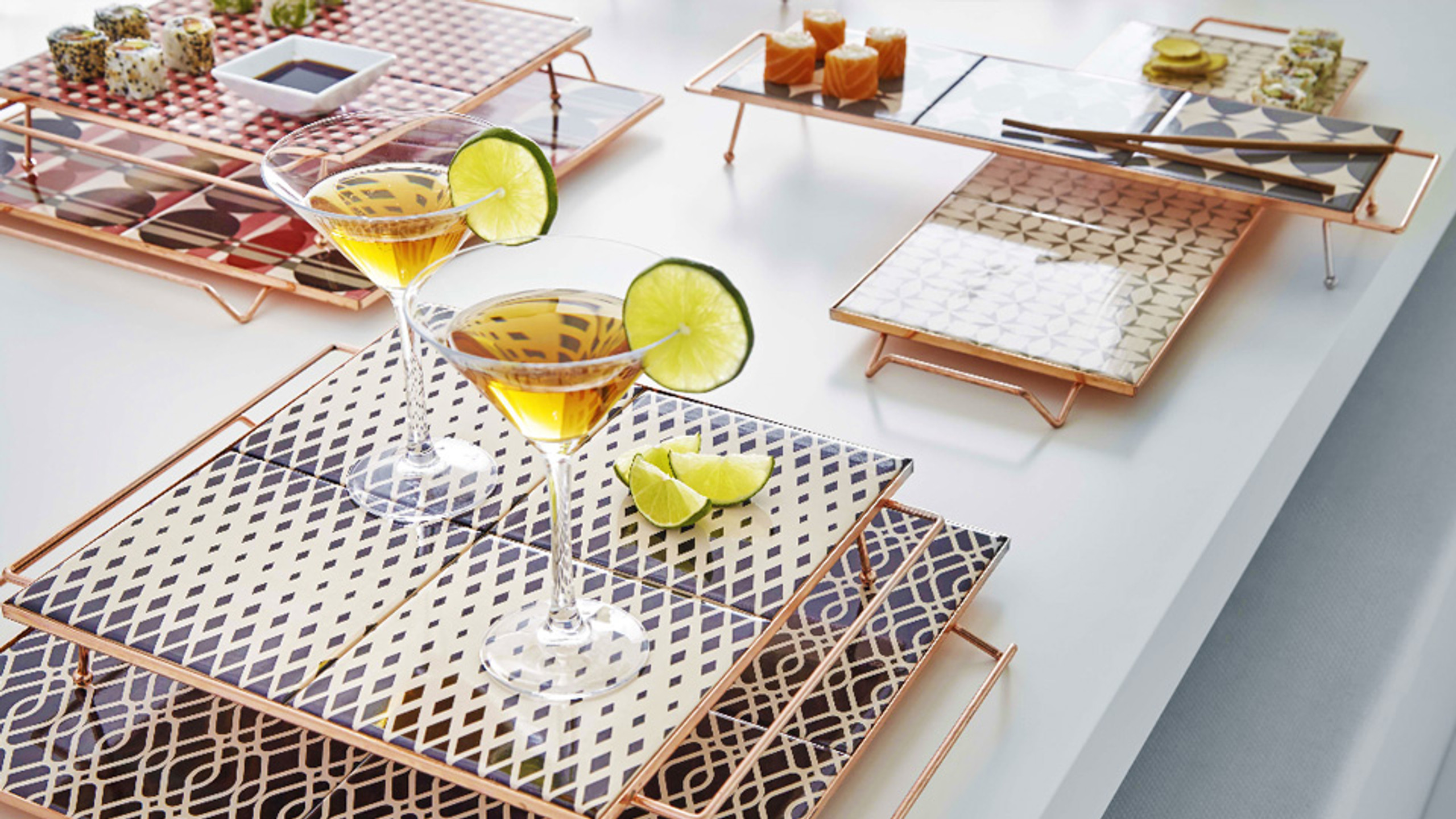 10 Must-Have Accessories for Serene Summer Hosting
