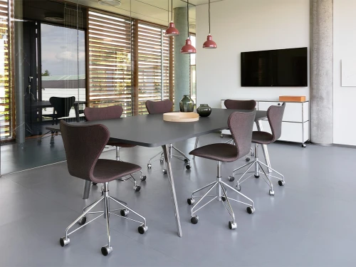 Series 7 3117 Swivel chair - Fully Upholstered