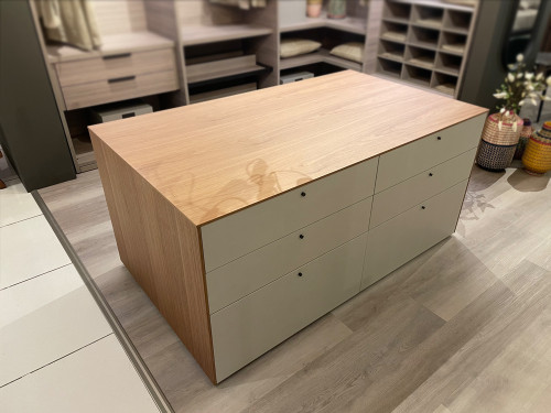 LT40 Island - 14 Drawers