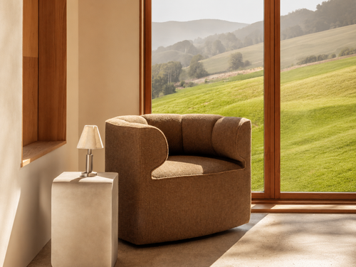 Eave Seamline Lounge Chair