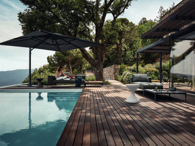 Halo Outdoor Cantilever Parasol
