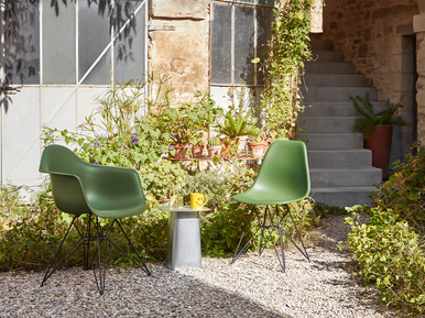 Eames DAR Plastic Armchair RE