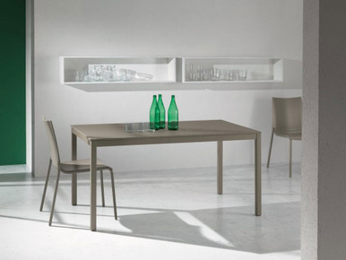 Diesis Dining Table