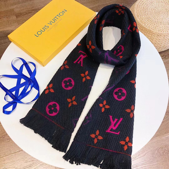 Black slim LV scarf