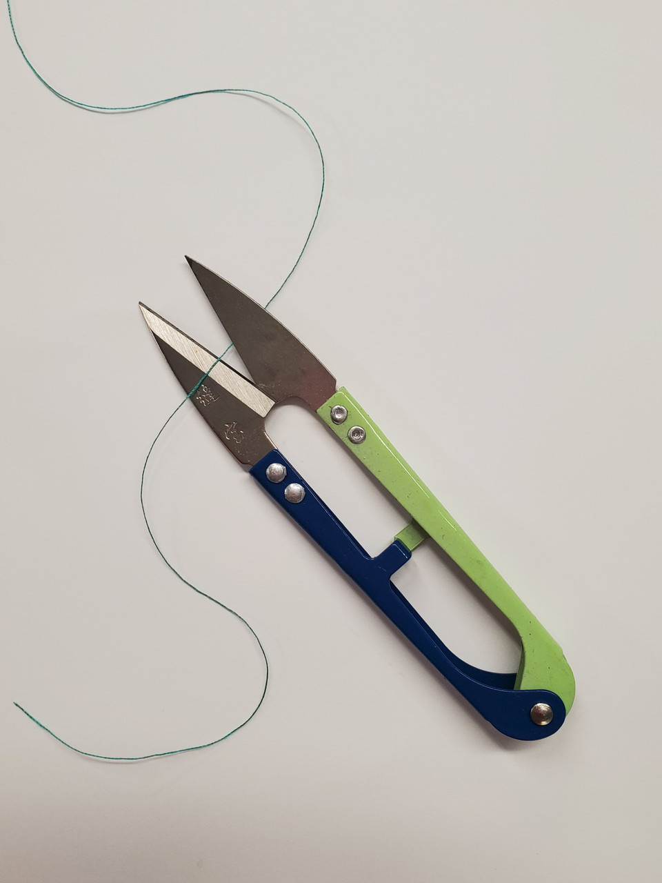 Kretzer Thread Snips - 4 1/2 - WAWAK Sewing Supplies