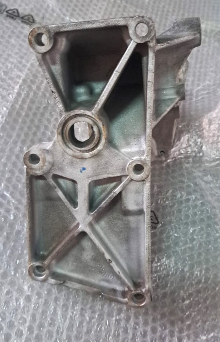 SUPPORTO POMPA ACQUA TD5 USATO