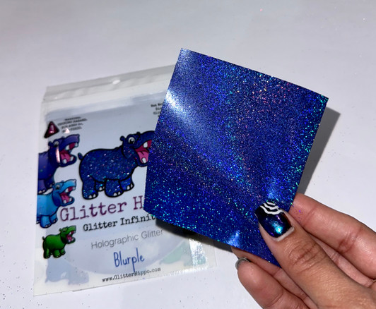 Holographic Glitter -Blurple
Appied on Black surface